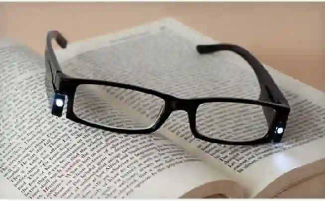 Lunettes de Lecture Avec Lampes à Dakar0