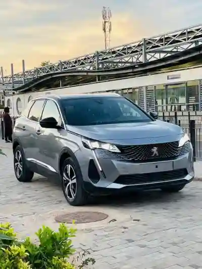 Peugeot 3008 GT 2022 Venant à Dakar - Vue 3