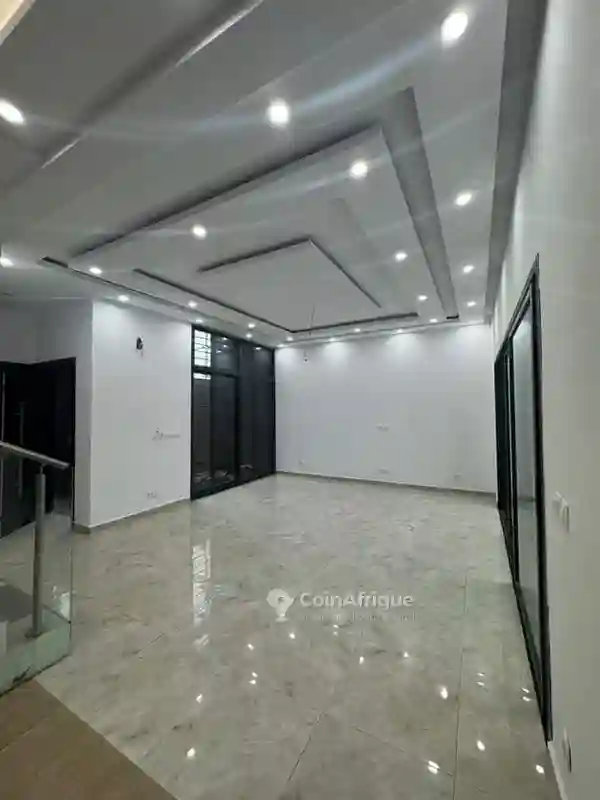Vente Villa 6 Pièces - Cocody Cité Blanche Angre chu - Vue 1