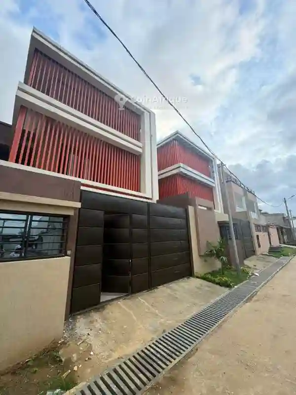 Vente Villa 6 Pièces - Cocody Cité Blanche Angre chu - Vue 2
