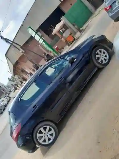 Wanter Peugeot 308 2010 à Dakar - Vue 2