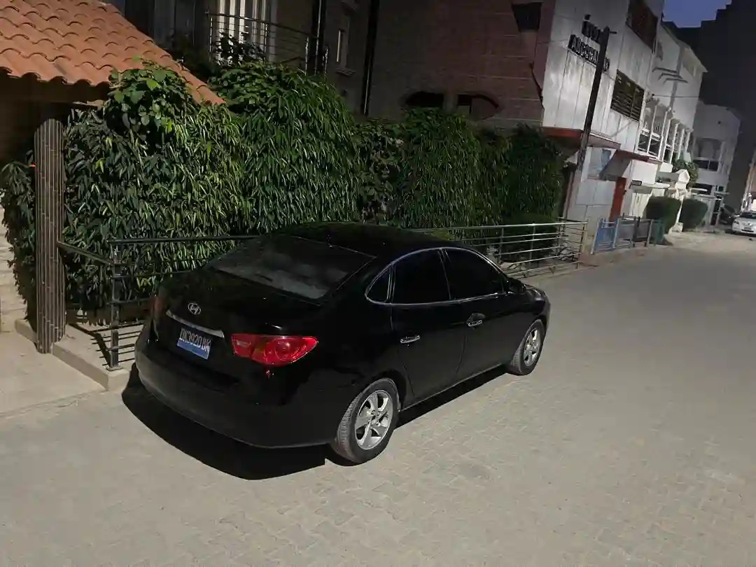 Hyundai Elantra 2011 - Vue 2