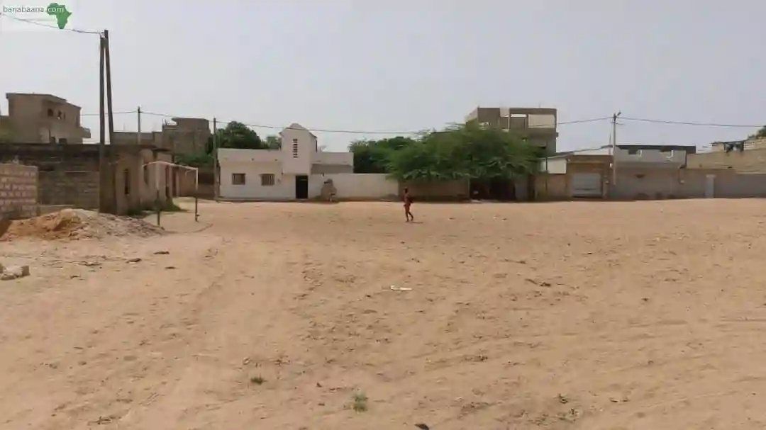 Terrain de 165 Mètres Carrés à Vendre à S - Vue 2