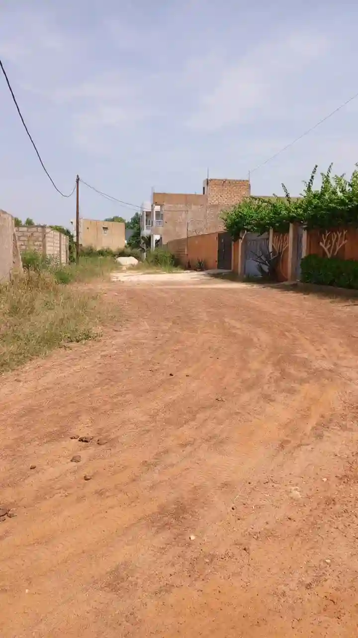 Terrain de 600 Mètres Carrés à Vendre à Saly Sénégal - Vue 2
