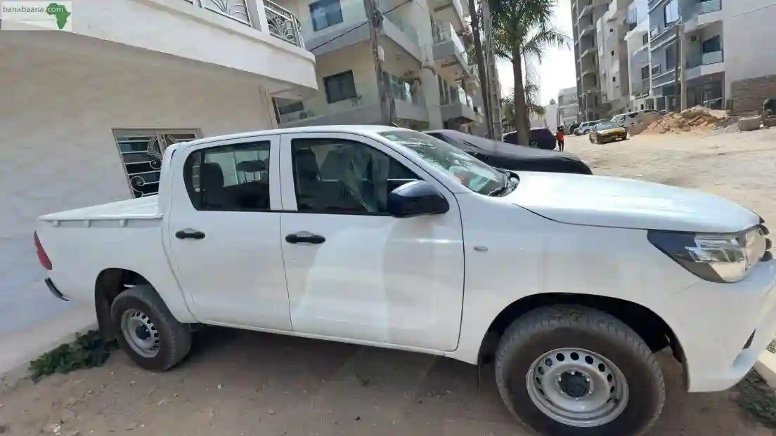 Toyota Hilux Année 2023 - Vue 4