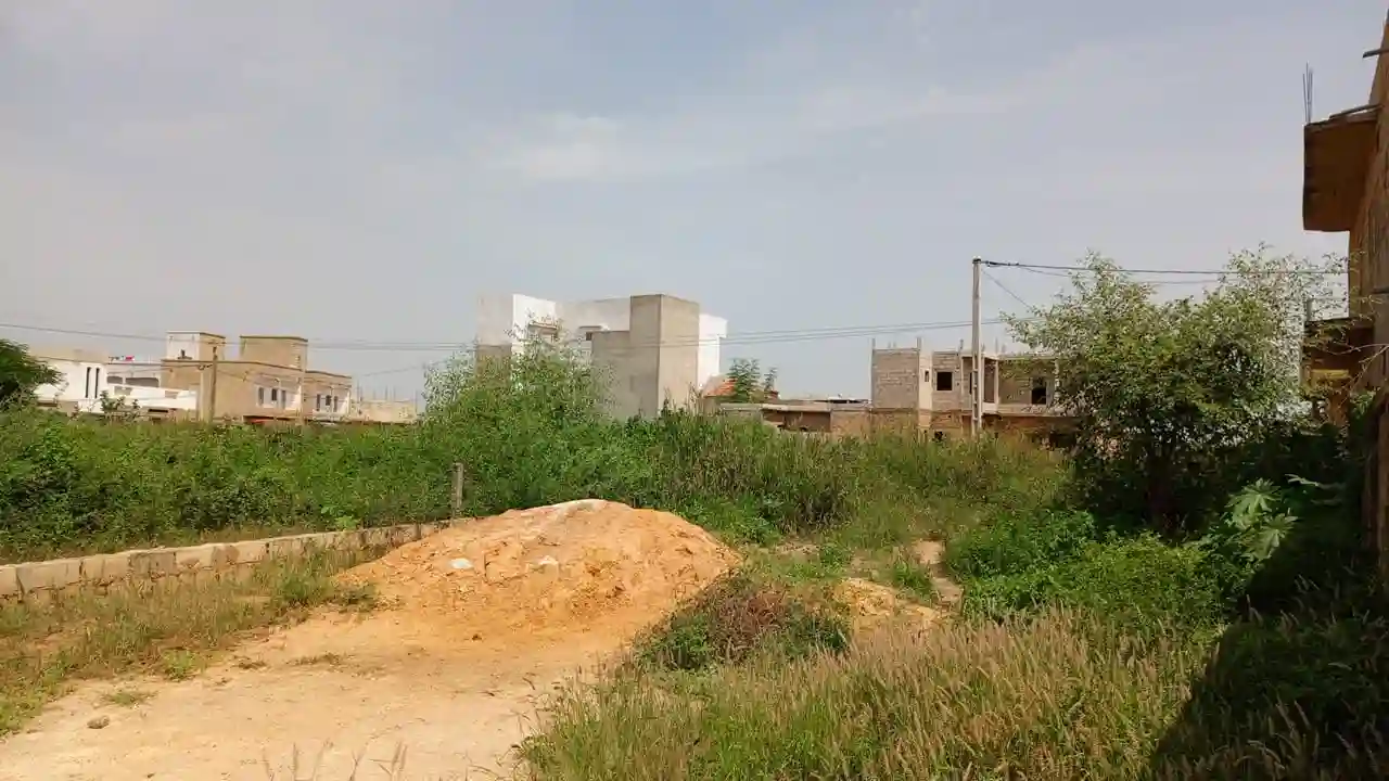 Terrain de 300 Mètres Carrés à Vendre à Saly Sénégal - Vue 2
