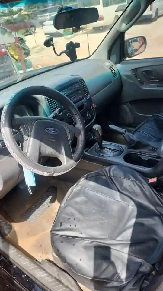 Ford Escape 2010 - Vue 2