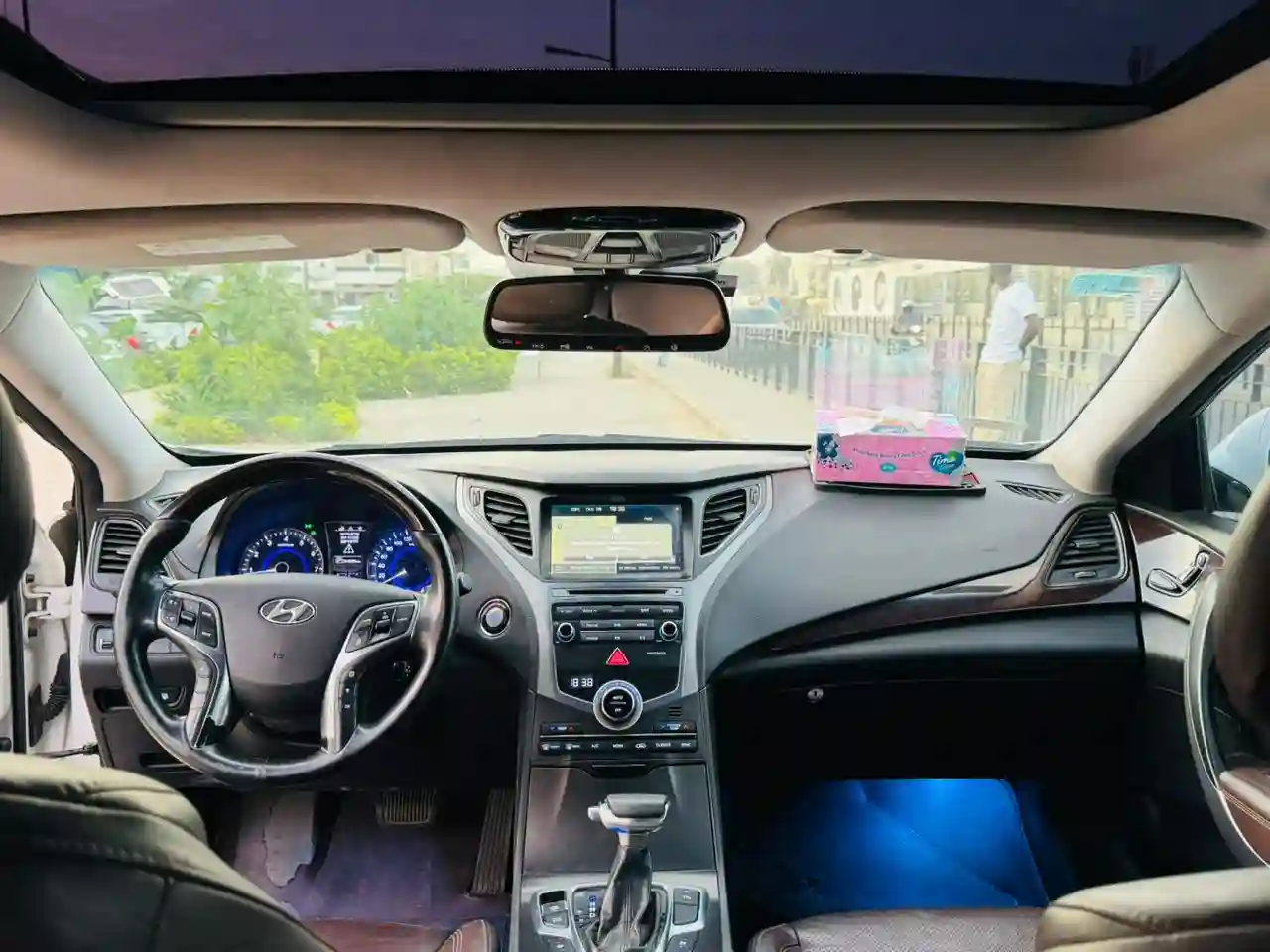 Hyundai Grandeur 2015 - Vue 2