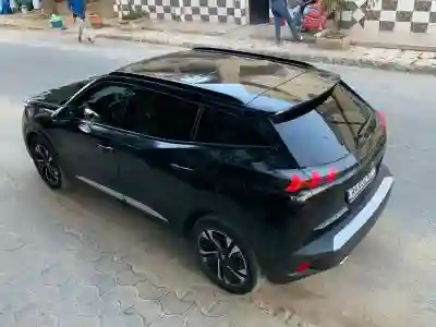 Peugeot 2008 GT Line 2020 à Dakar - Vue 3