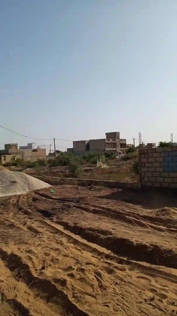 Terrain de 250 Mètres Carrés à Vendre à Gandigal Sénégal - Vue 1