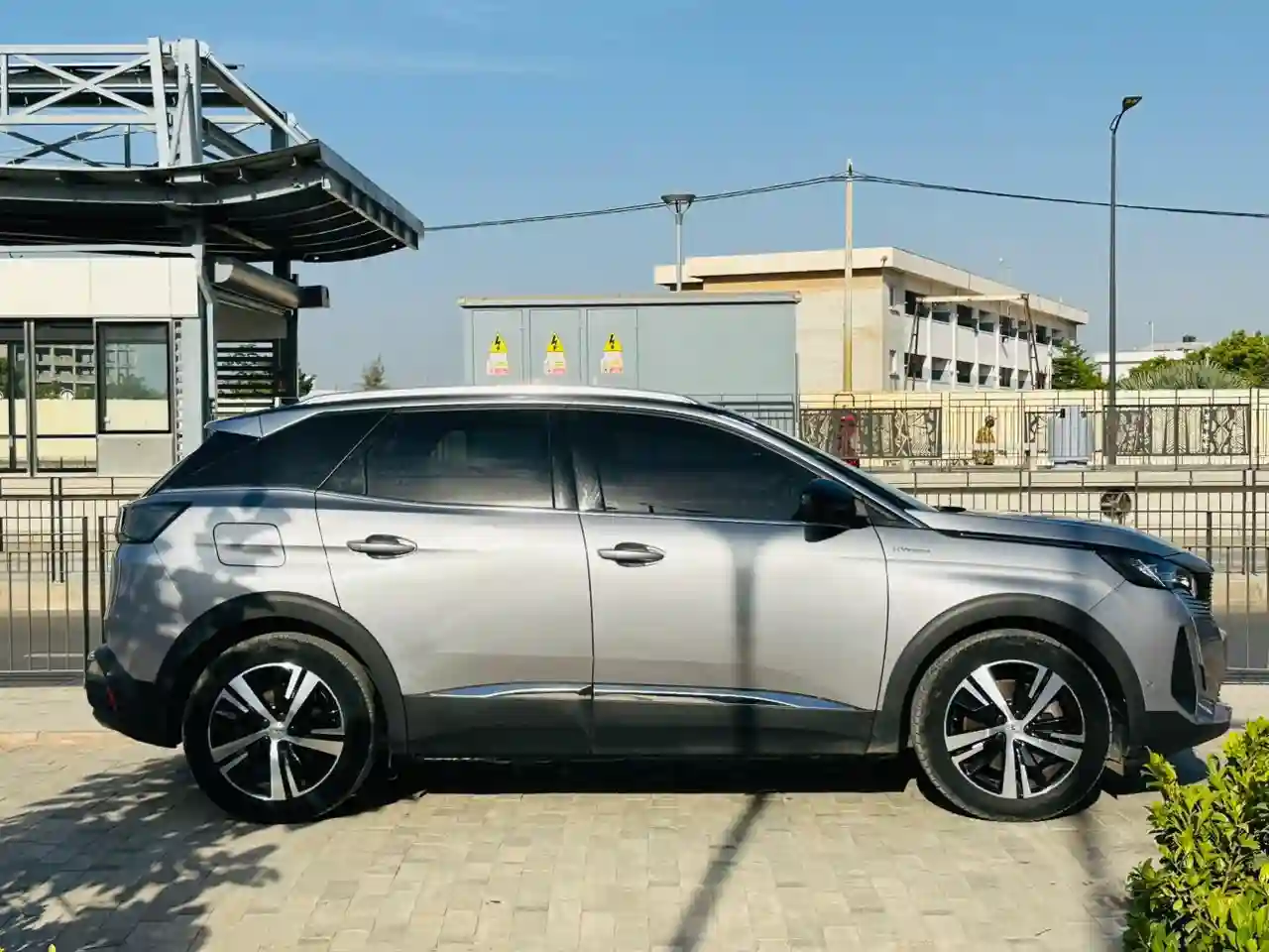 Peugeot 3008 Hybrid 2022 - Vue 1