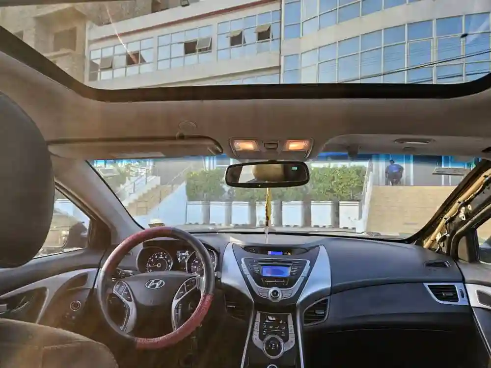 Hyundai Elantra 2015 - Vue 1