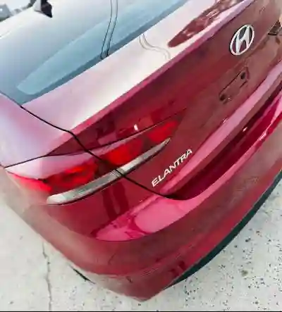 Hyundai Elantra 2017 Venant à Dakar - Vue 1