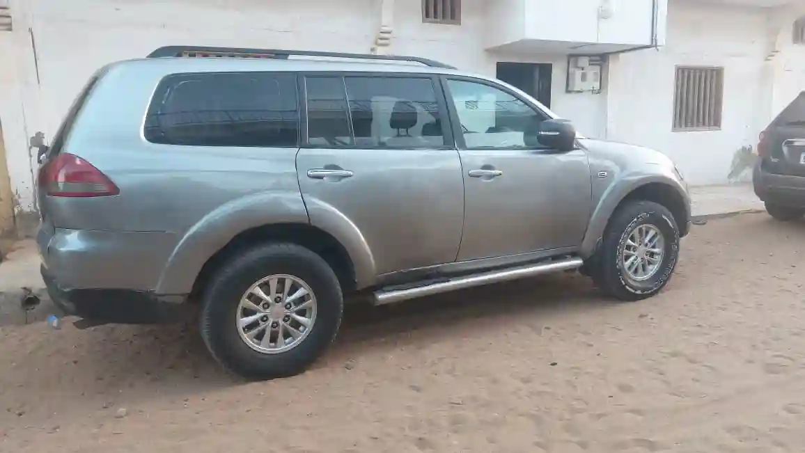 Mitsubishi Pajero Sport DID 2014 - Vue 1