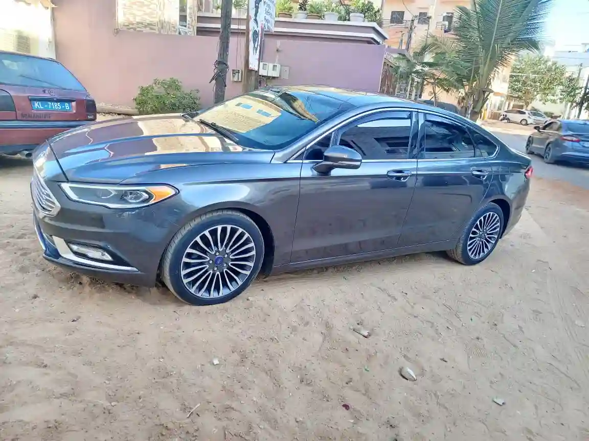 Ford Fusion Titanium 2018 - Vue 2