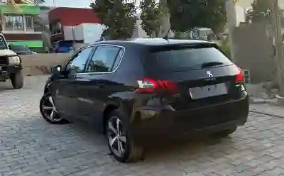 Peugeot 308 2016 Venant à Dakar0