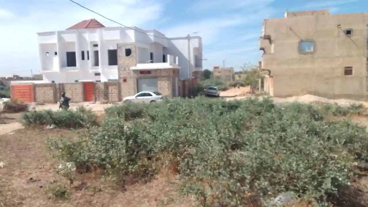 Terrain de 300 Mètres Carrés à Vendre à Malicounda Sénégal - Vue 1