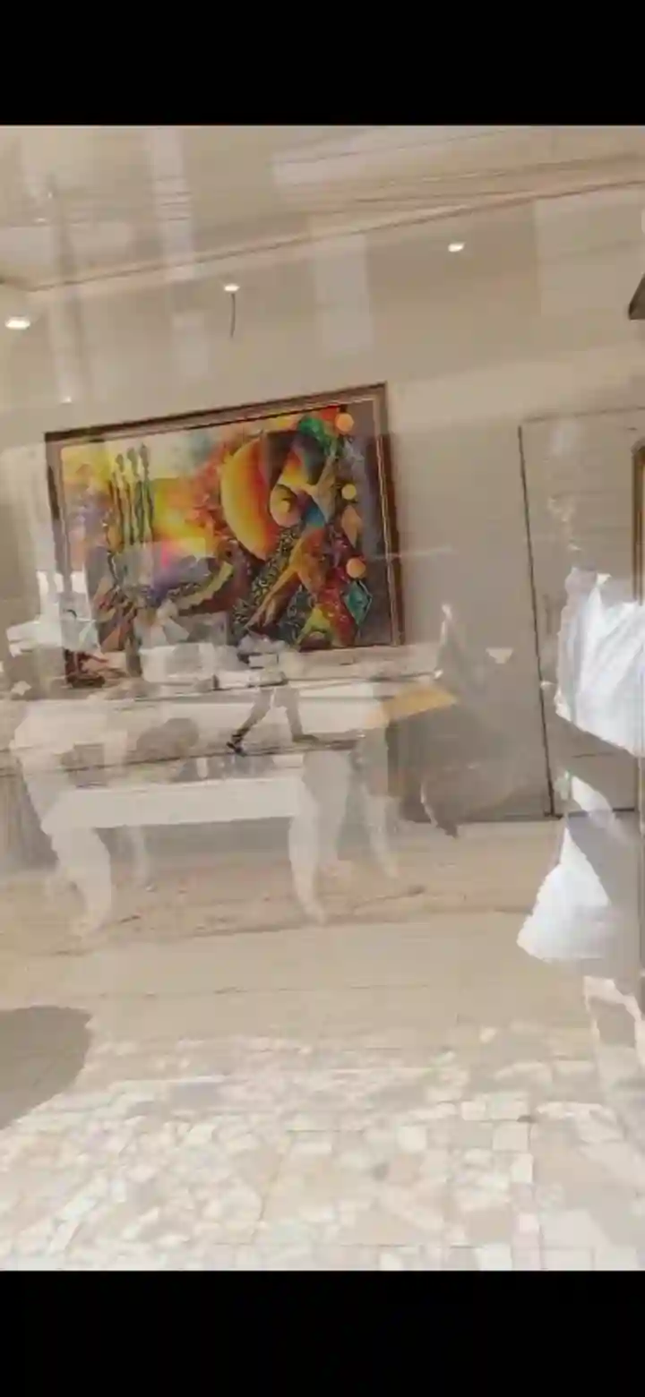 Magasin 2 Portes Avec Baies Vitrées à Louer au Virage - Vue 1