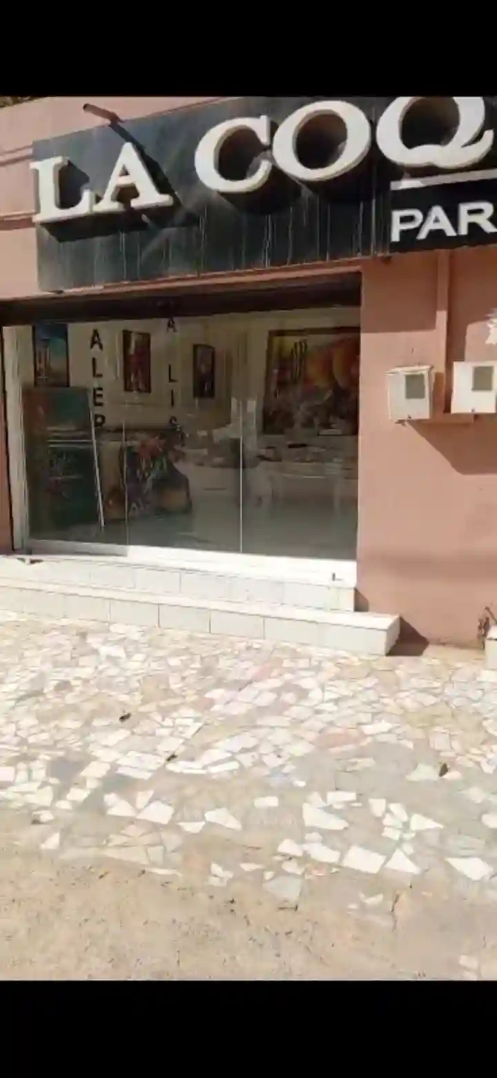 Magasin 2 Portes Avec Baies Vitrées à Louer au Virage - Vue 2