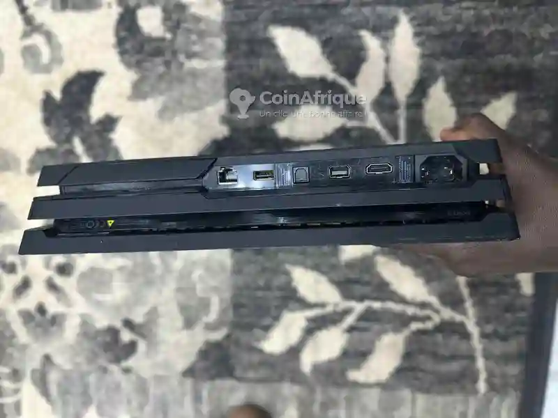 Playstation 4 Pro - Vue 1