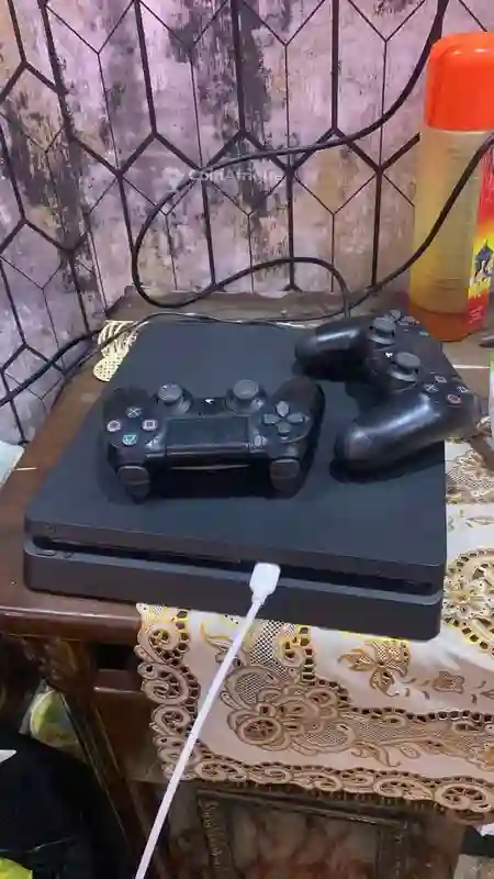 Playstation 4 Slim0