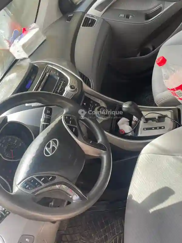 Location Hyundai Elantra - Vue 1