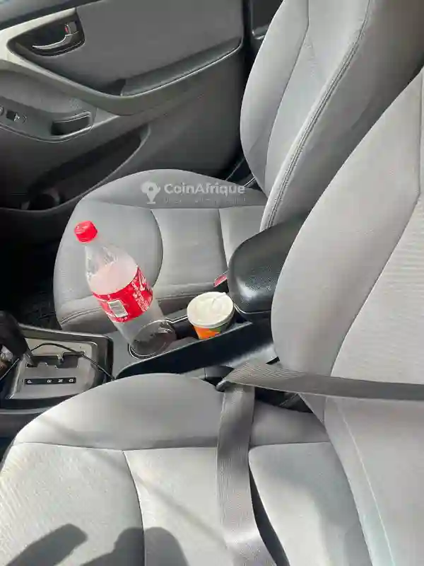 Location Hyundai Elantra - Vue 3