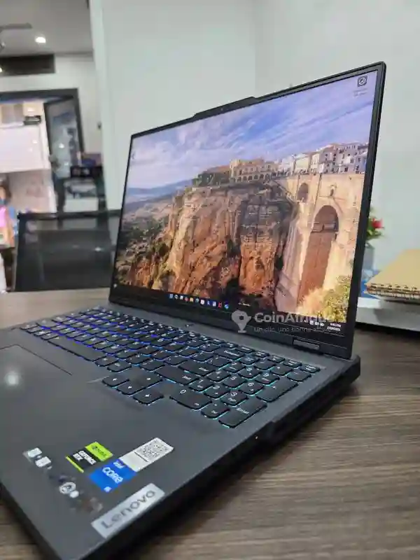 PC Gamer Lenovo Legion Pro 5 16irx8 - Vue 2