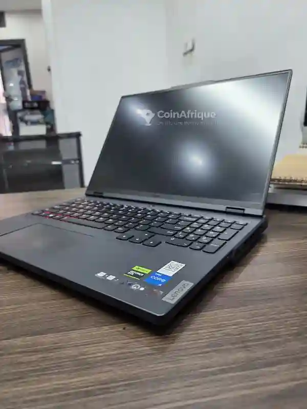 PC Gamer Lenovo Legion Pro 5 16irx8 - Vue 3