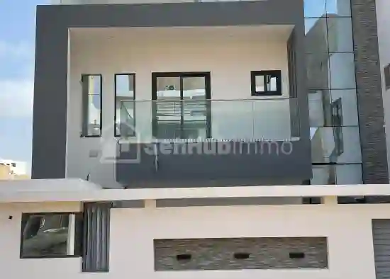 Villa R+2 à Vendre aux Almadies0