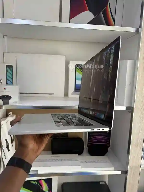 Macbook Pro 2019 16 Pouces - i9 | 32gb ram | 1 Téra - Vue 3