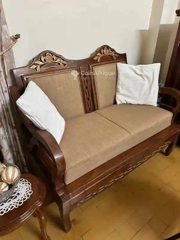 Salon en Bois 7places et 6 Coussins - Vue 1
