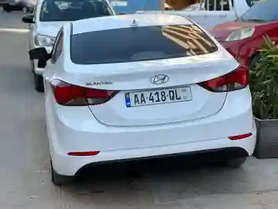 Hyundai Elantra 2016 à Dakar - Vue 2
