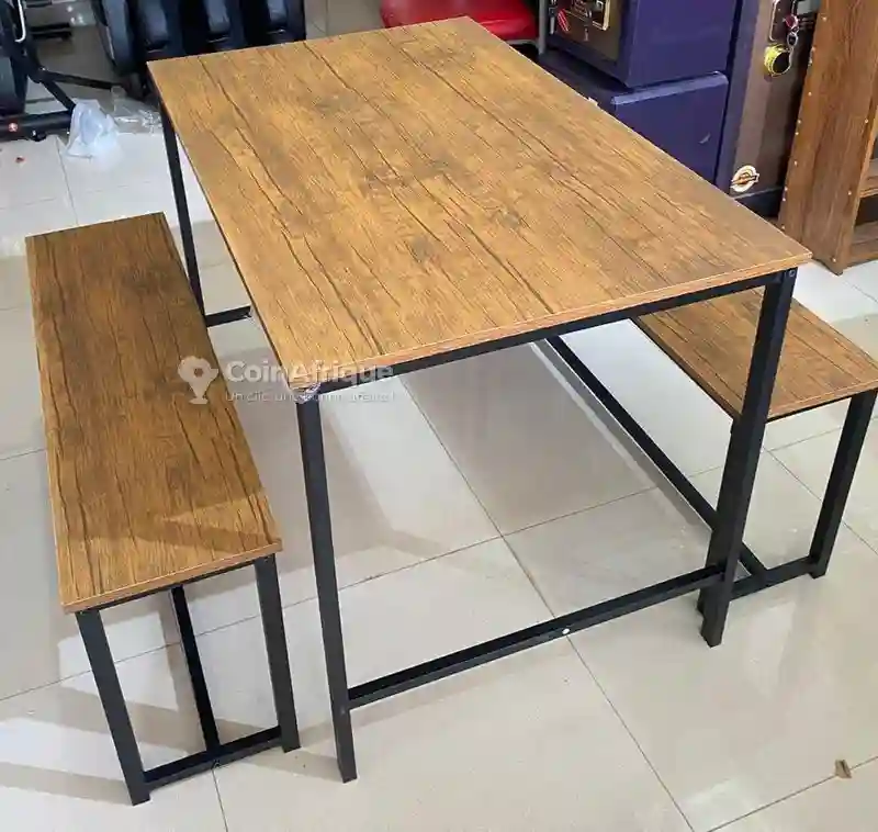 Table de Salle à Manger 3 Pièces Avec Deux Bancs en Marron - Vue 1