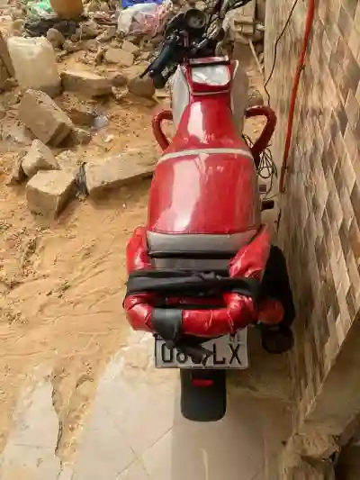 Moto TVS 2023 à Dakar - Vue 2