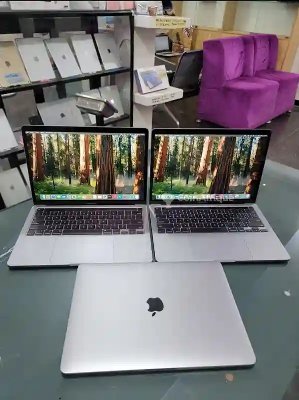 PC Macbook pro 2020 133 Pouce Core i7 - Vue 3