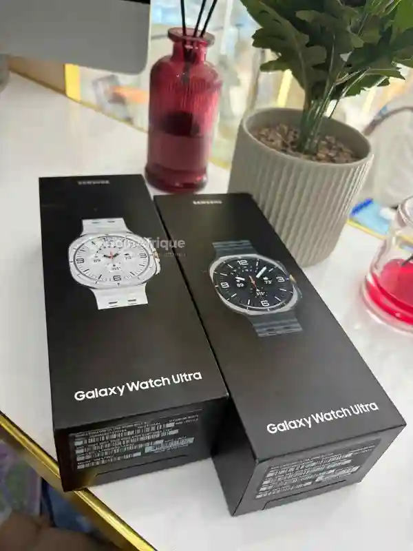 Samsung Galaxy Ultra Watch - Vue 1