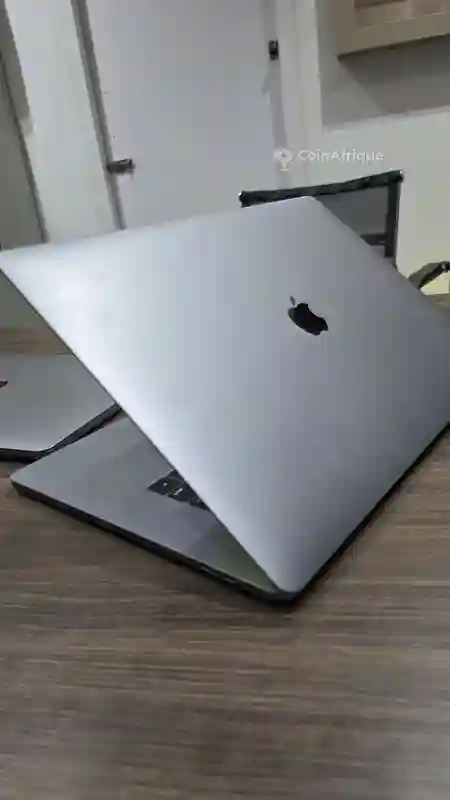 PC Macbook pro 2018 i9 - Vue 1