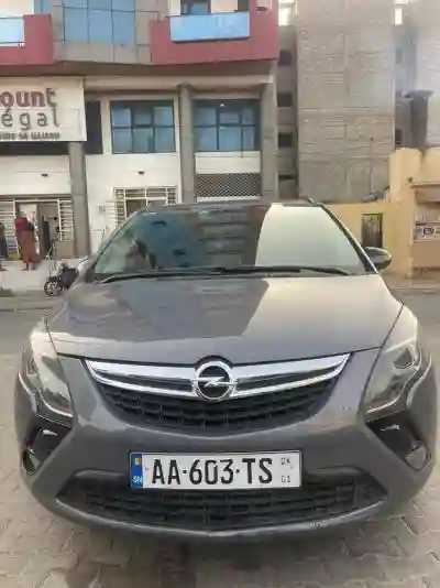 Opel Zafira 2016 à Dakar - Vue 2