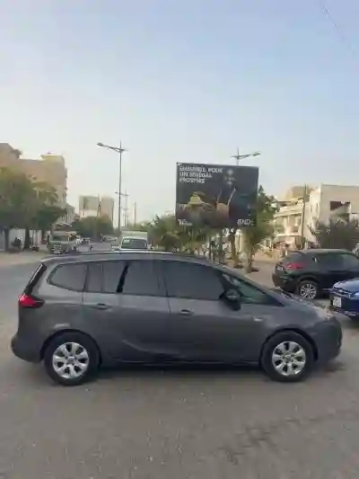 Opel Zafira 2016 à Dakar - Vue 3