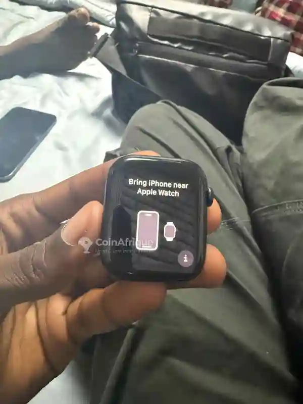 Apple Watch Série 8 45 mm - Vue 2