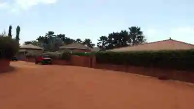 Terrain 280 Mètres Carrés à Vendre à Saly Sén à Mbour - Vue 1