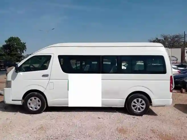 Location DE Mini BUS Toyota Hiace - Vue 3