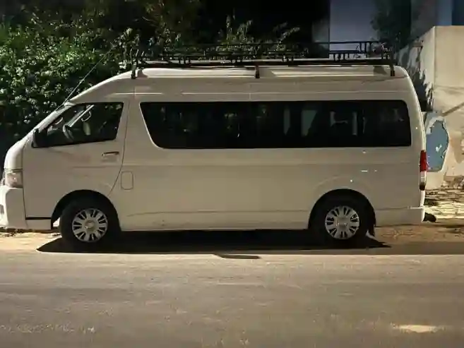 Location DE Mini BUS Toyota Hiace - Vue 4