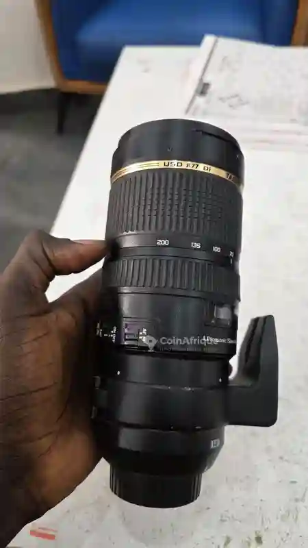 Tamron 70-200mm F28 Factu - Vue 3