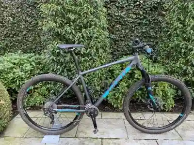 Velo VTT Giant Terrago Comme Neuf 100 Aluminium à Dakar - Vue 1