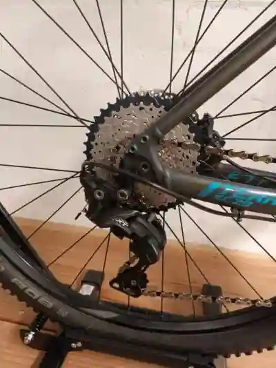Velo VTT Giant Terrago Comme Neuf 100 Aluminium à Dakar - Vue 2