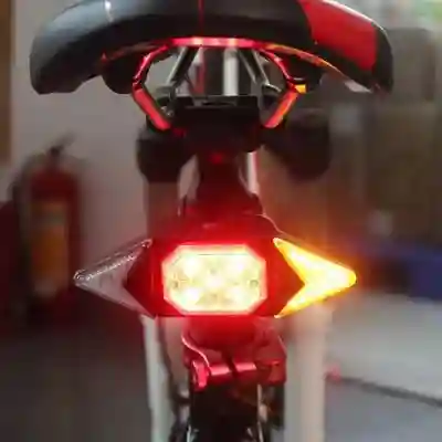 Lampe LED Clignotante Feux Stop Rechargeable à Dakar - Vue 2