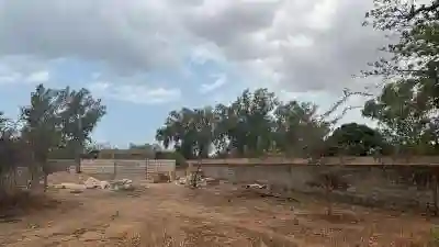 Terrains 300 Mètres Carrés à Vendre à Saly Sé à Mbour - Vue 1