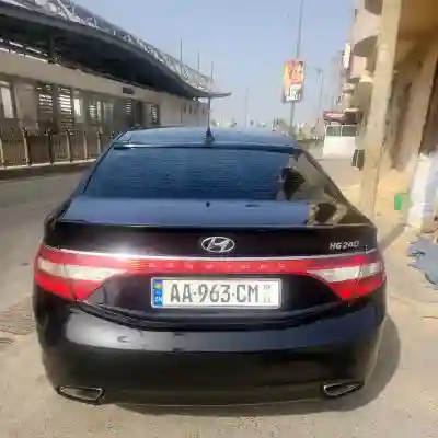 Hyundai Grandeur 2014 à Dakar - Vue 1